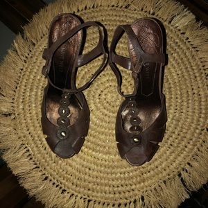 Brown Nine West sandal, size 8 1/2